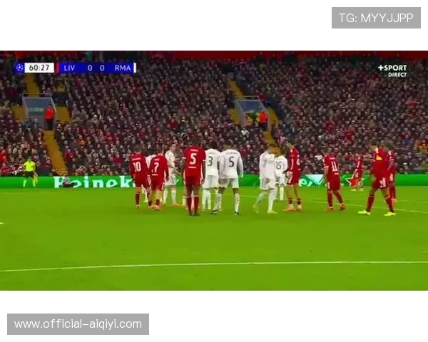 库尔图瓦扑出索博斯洛伊单刀，安菲尔德客场掌声致敬